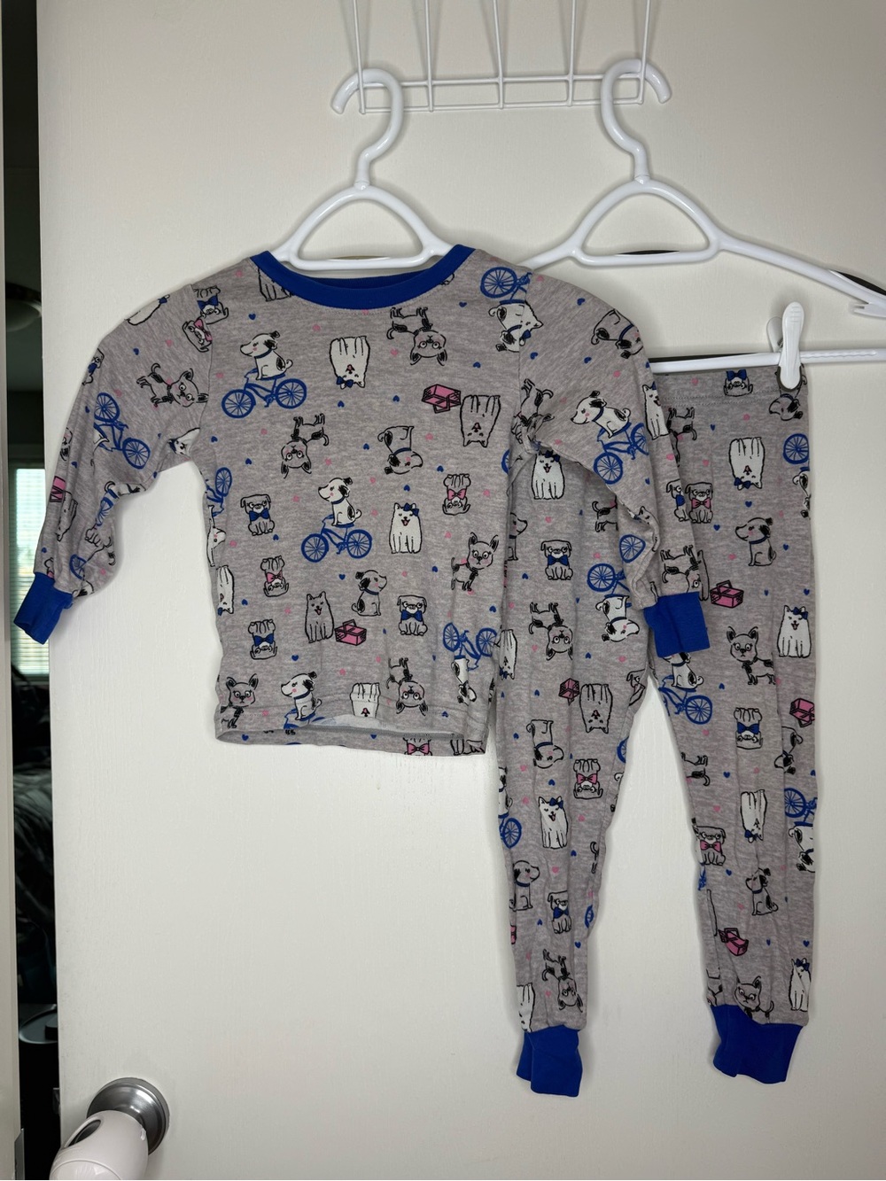 ⭐️5 for $20⭐️ Kirkland Kids Grey Dog Print Pajama Set with Blue Trim 4T